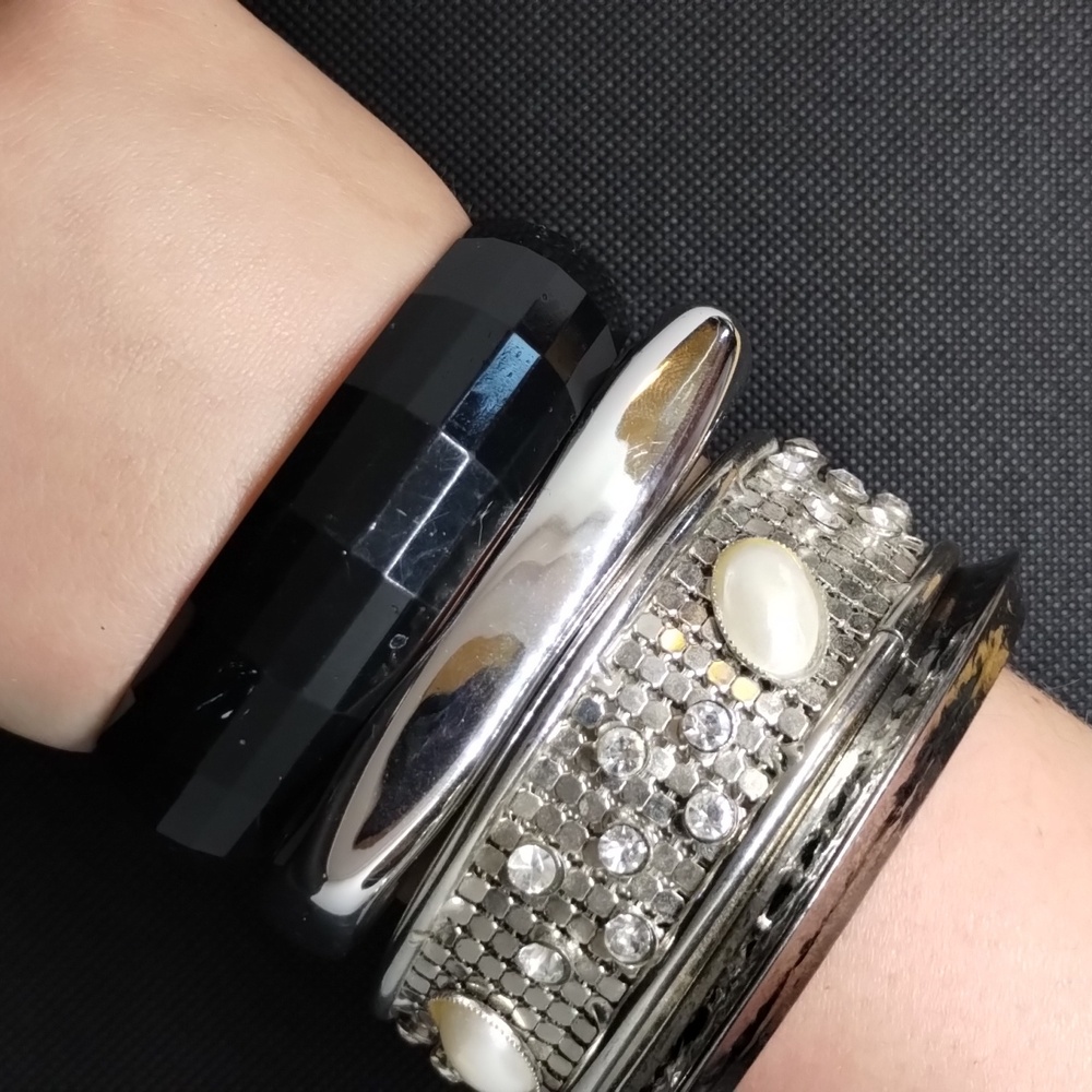 Multiple bangle set - Picture 2 of 2